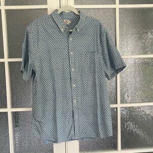 Faherty Brand short sleeve casual button down shirt. Size XL